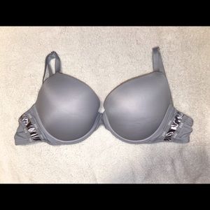 🌷 4/20 Pink Victoria secret bra